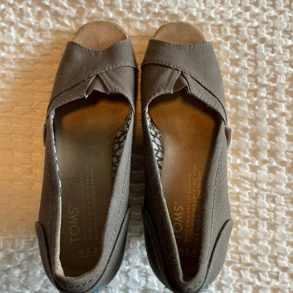 TOMS Michelle Wedge shoes 5.5M - Picture 2 of 5